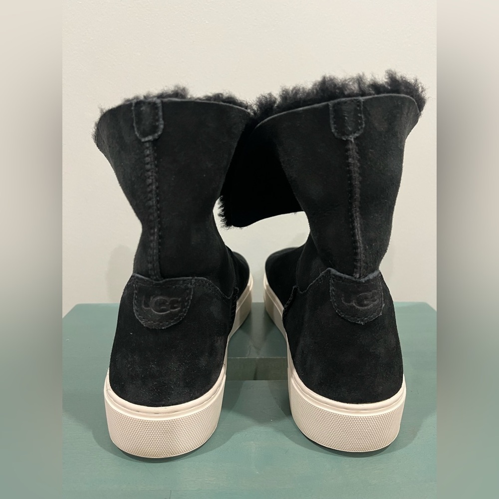 UGG Lynus cuffable Black Suede Fur-Lined sneaker 9.5 Boots - Picture 7 of 11